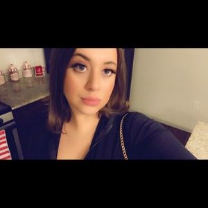 Meet your Posher, Claudia